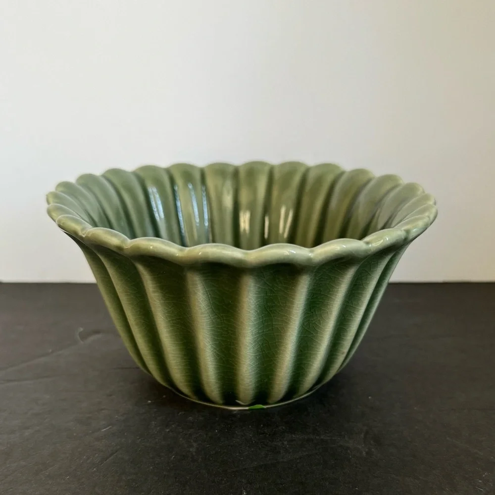 STYLE-EYES by Baum Bros Green Flower Shaped Bowl